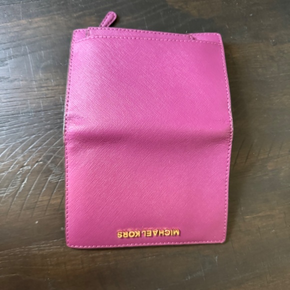 Michael Kors Wallet with removable CC holder - Picture 6 of 6